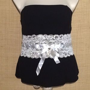 Torrid sz2 blk strapless top with cream lace band